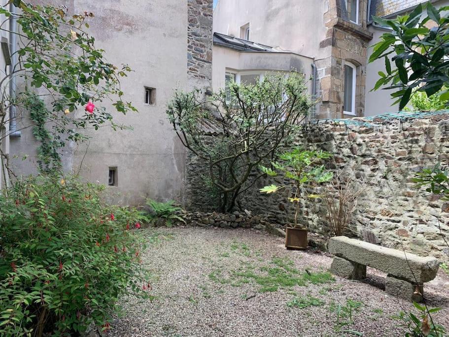 Maison Du Cap Lihou, Duplex Au 1Er Et 2Eme Etage Mansarde, Quartier Historique, Granville Luaran gambar