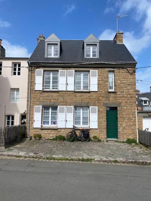 Maison Du Cap Lihou, Duplex Au 1Er Et 2Eme Etage Mansarde, Quartier Historique, Granville Luaran gambar